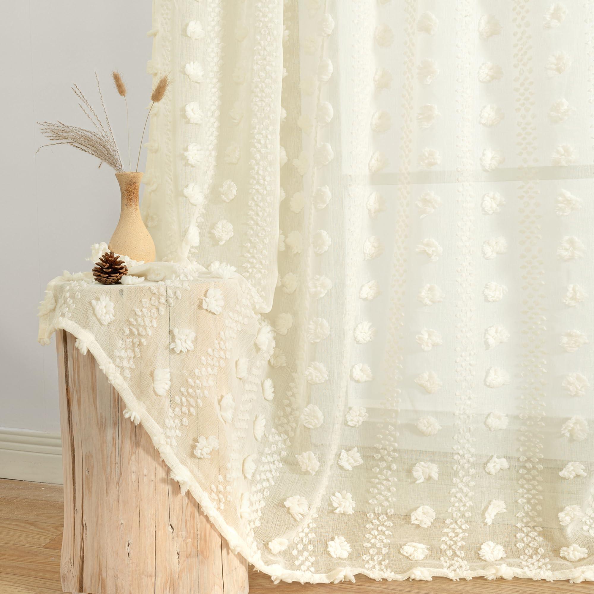 Ethereal fabrics, like sheer⁣ curtains, soften light and add elegance to your boho bathroom