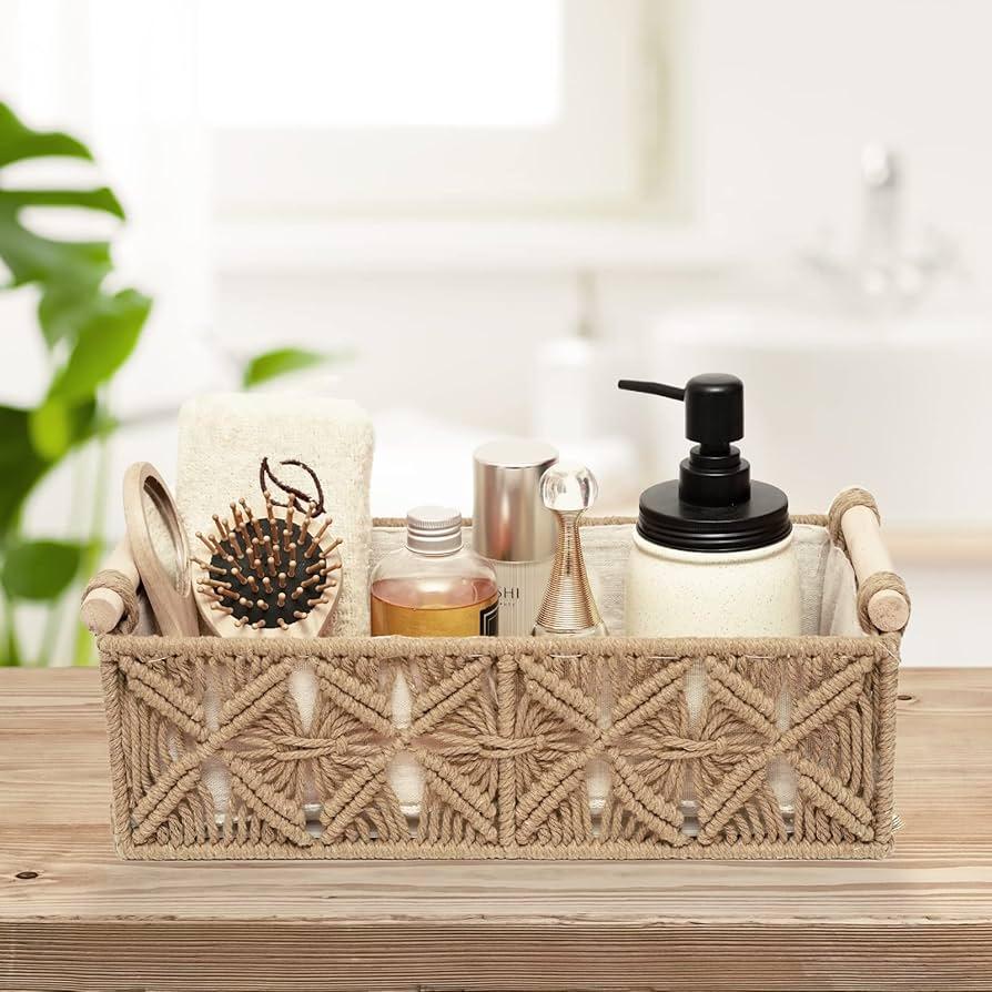 Woven baskets to keep your boho bathroom ‌organized ⁢and stylish