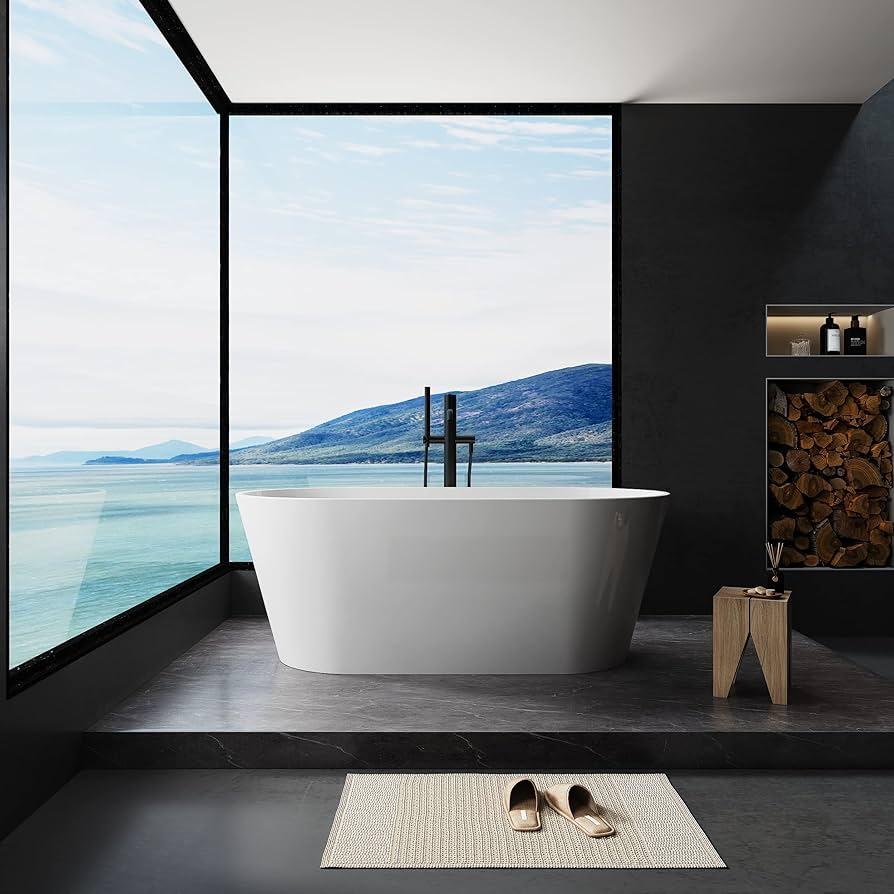 Include a freestanding‌ bathtub as ‍a‍ statement piece in your eclectic bathroom