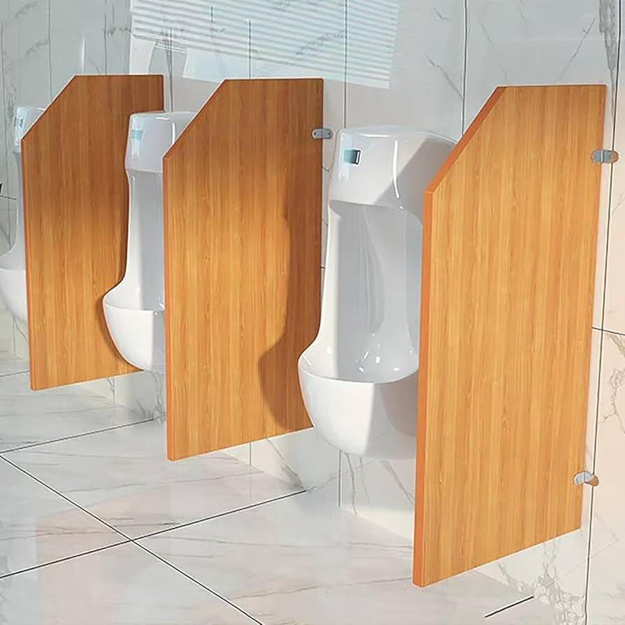 Wooden dividers enhance privacy ⁢while maintaining wooden⁢ bathroom openness