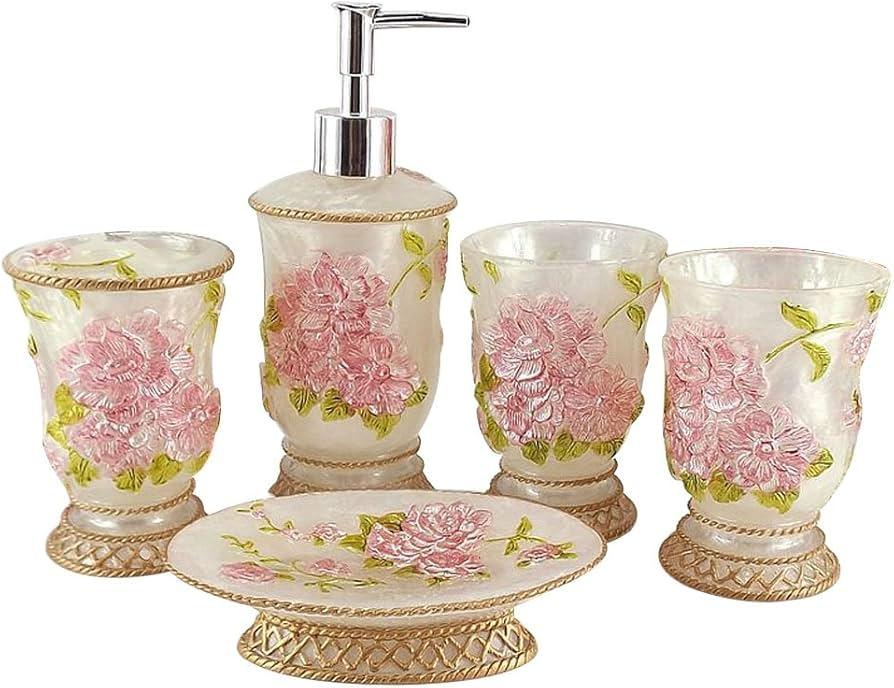 Antique Wonderland:​ Curate vintage accessories for a nostalgic bathroom atmosphere