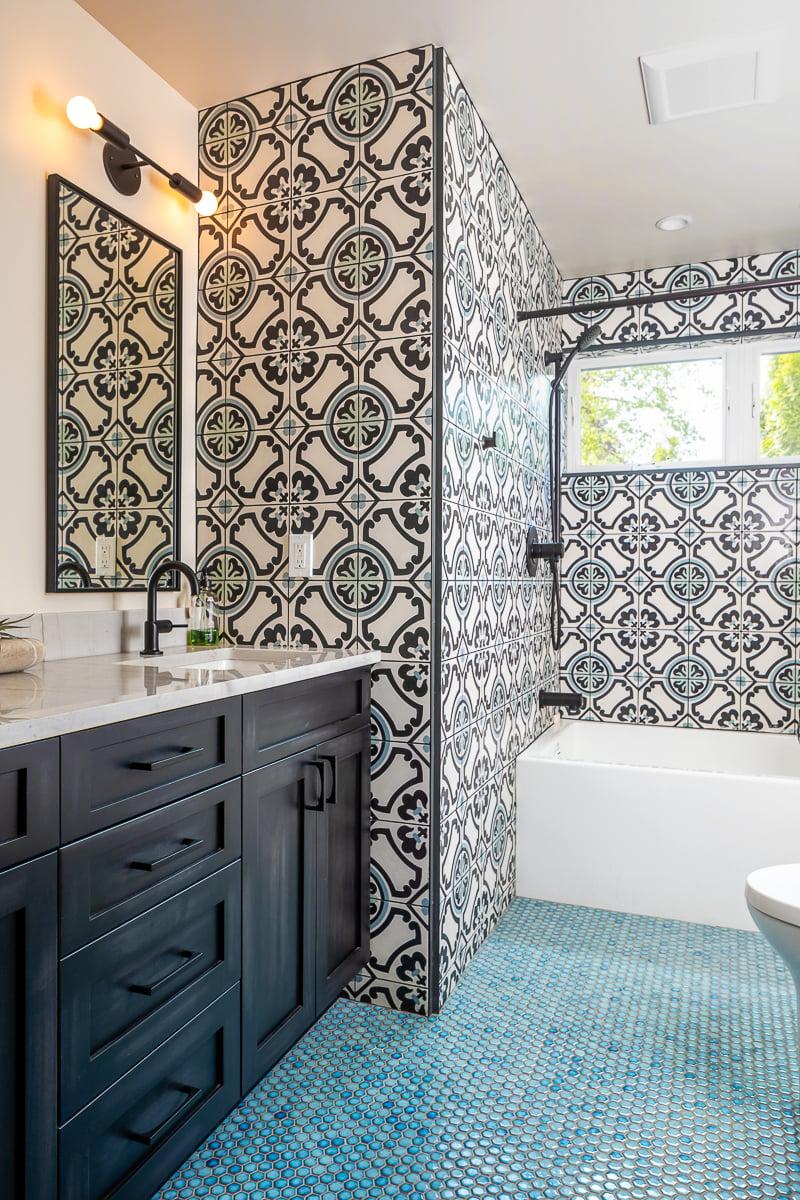 Include⁤ hand-painted tiles for a personalized touch ⁣in ‌your boho bathroom