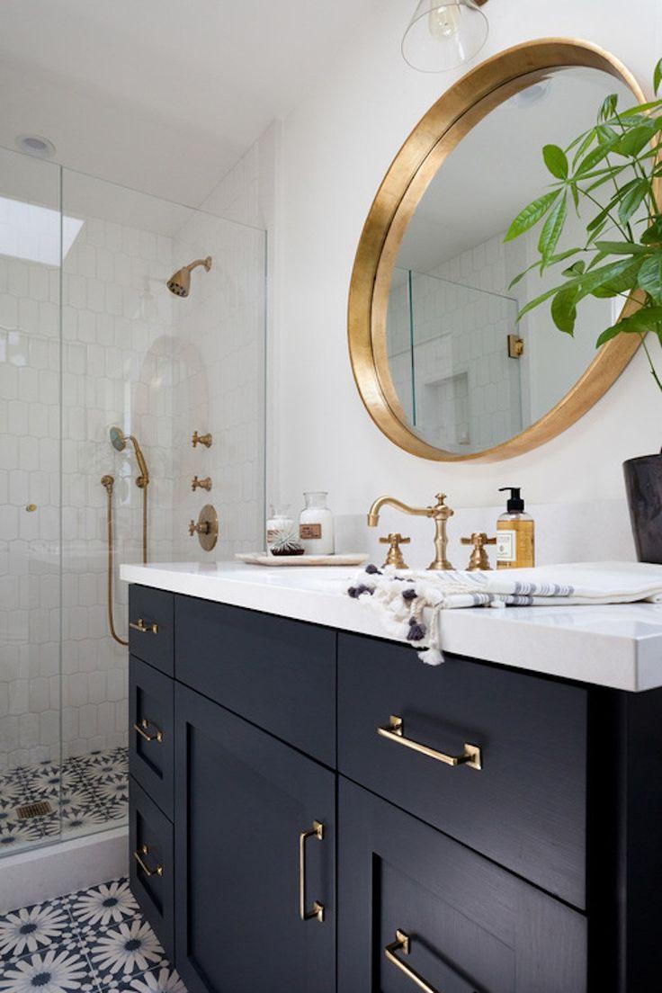 Add​ a touch of‍ gold⁣ or brass for ⁤a⁣ modern twist in ⁣your boho bathroom