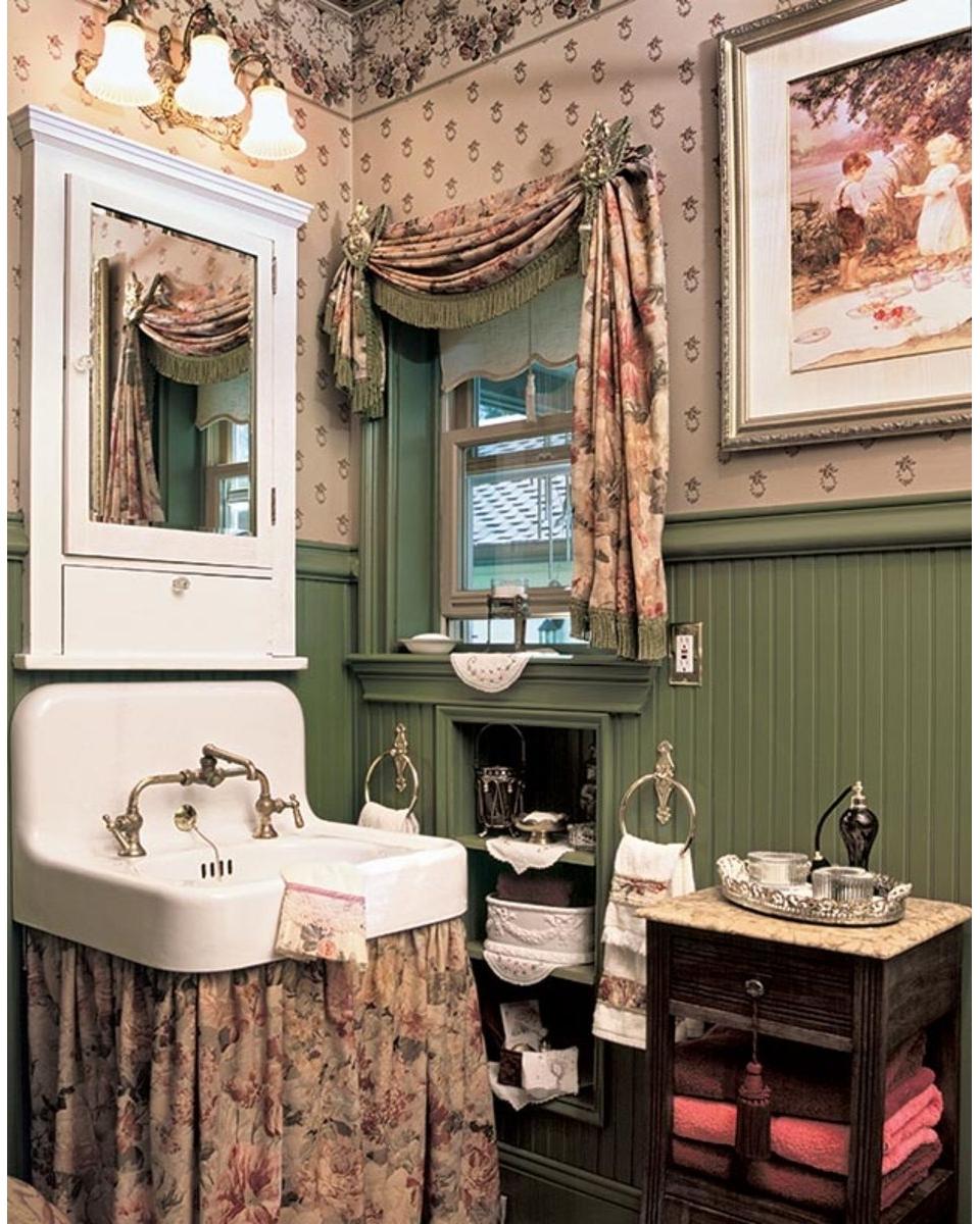 Retro Revival: Utilize kitschy elements ⁤for⁢ a⁣ fun, nostalgic bathroom feel