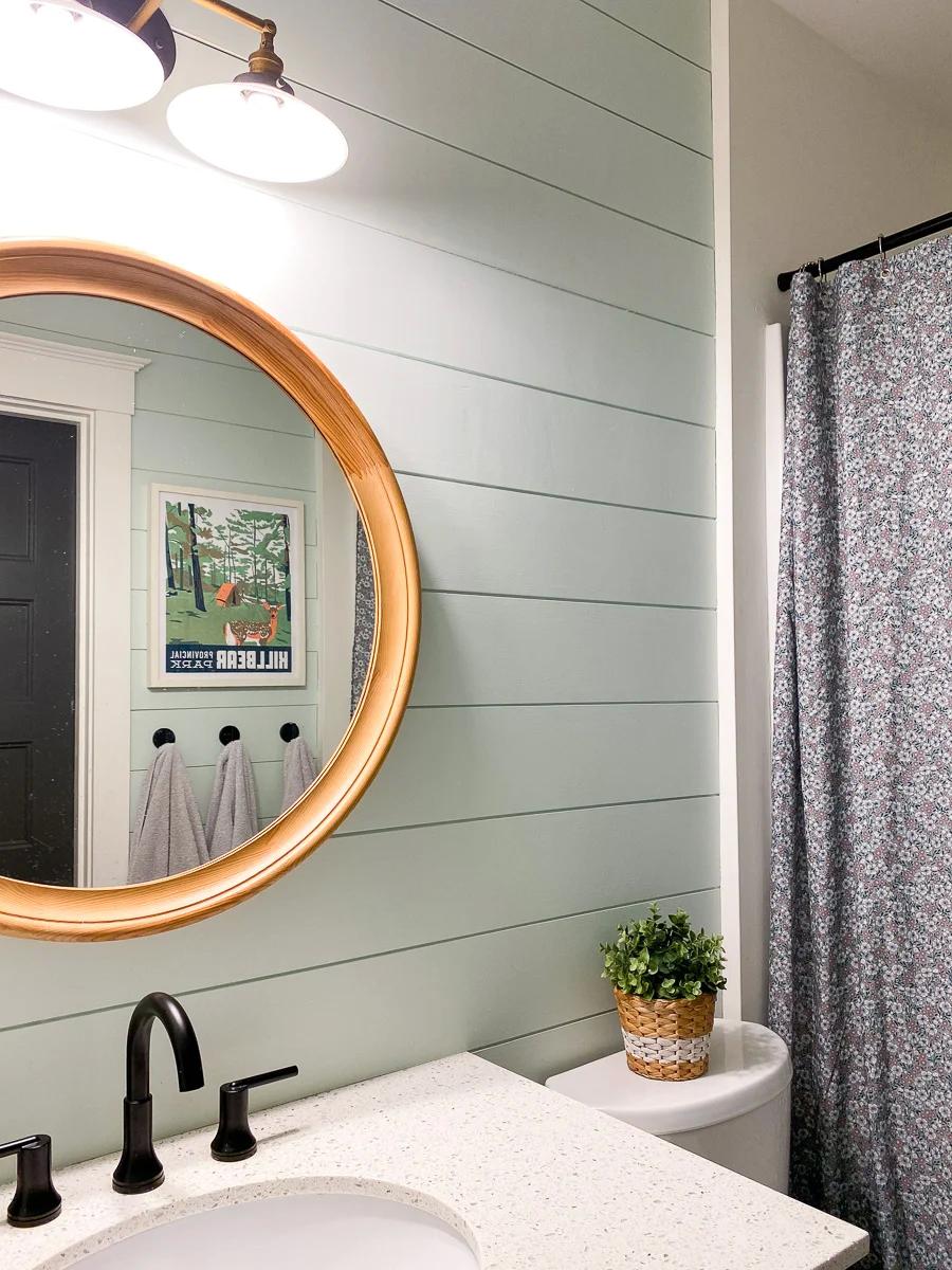 Cozy cottage bathroom that exudes warmth and⁣ charm