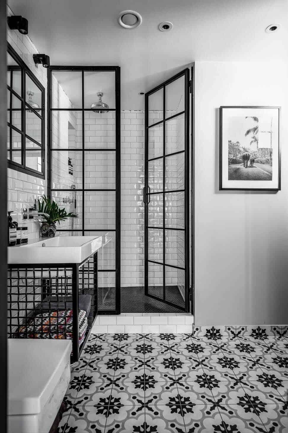 Classic Black & White: Achieve timeless sophistication in⁤ your bathroom