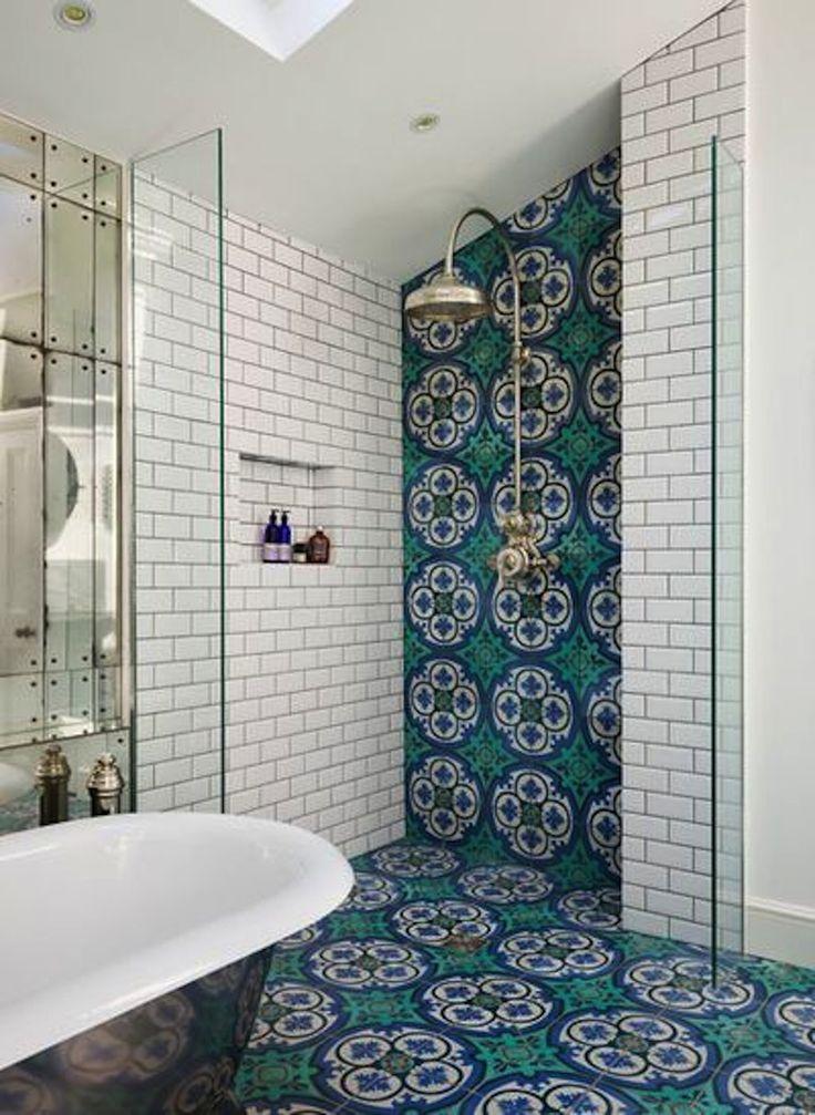 Colorful tiles​ create a ‍stunning focal‍ point in your⁤ eclectic bathroom makeover