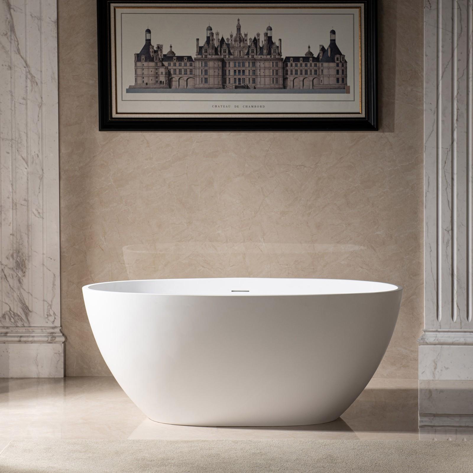 A spacious⁤ freestanding⁤ tub for ultimate‍ relaxation in ‍your modern ​bathroom