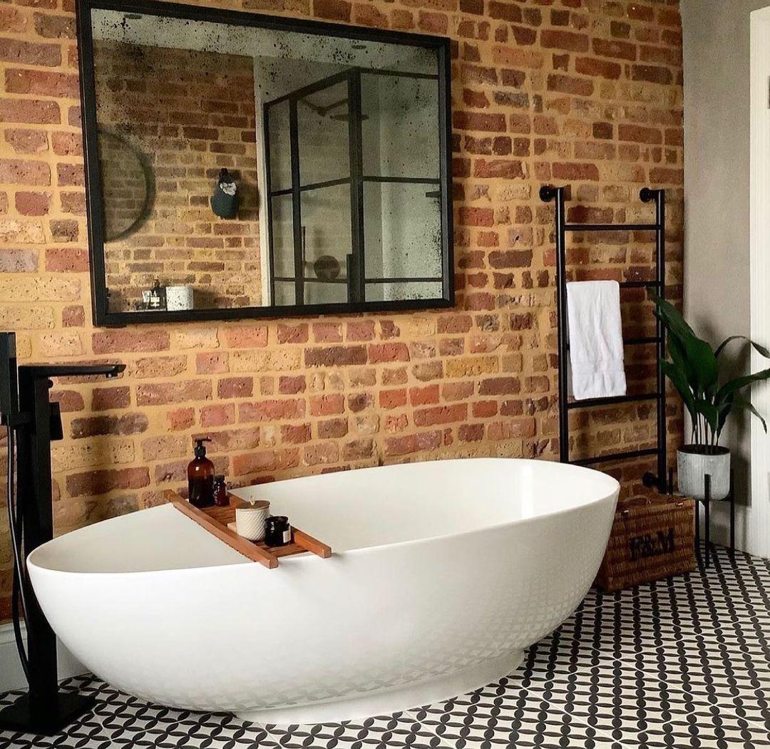 Industrial ⁣Edge:‍ Incorporate‌ metal and brick⁢ for a ‍rugged bathroom aesthetic