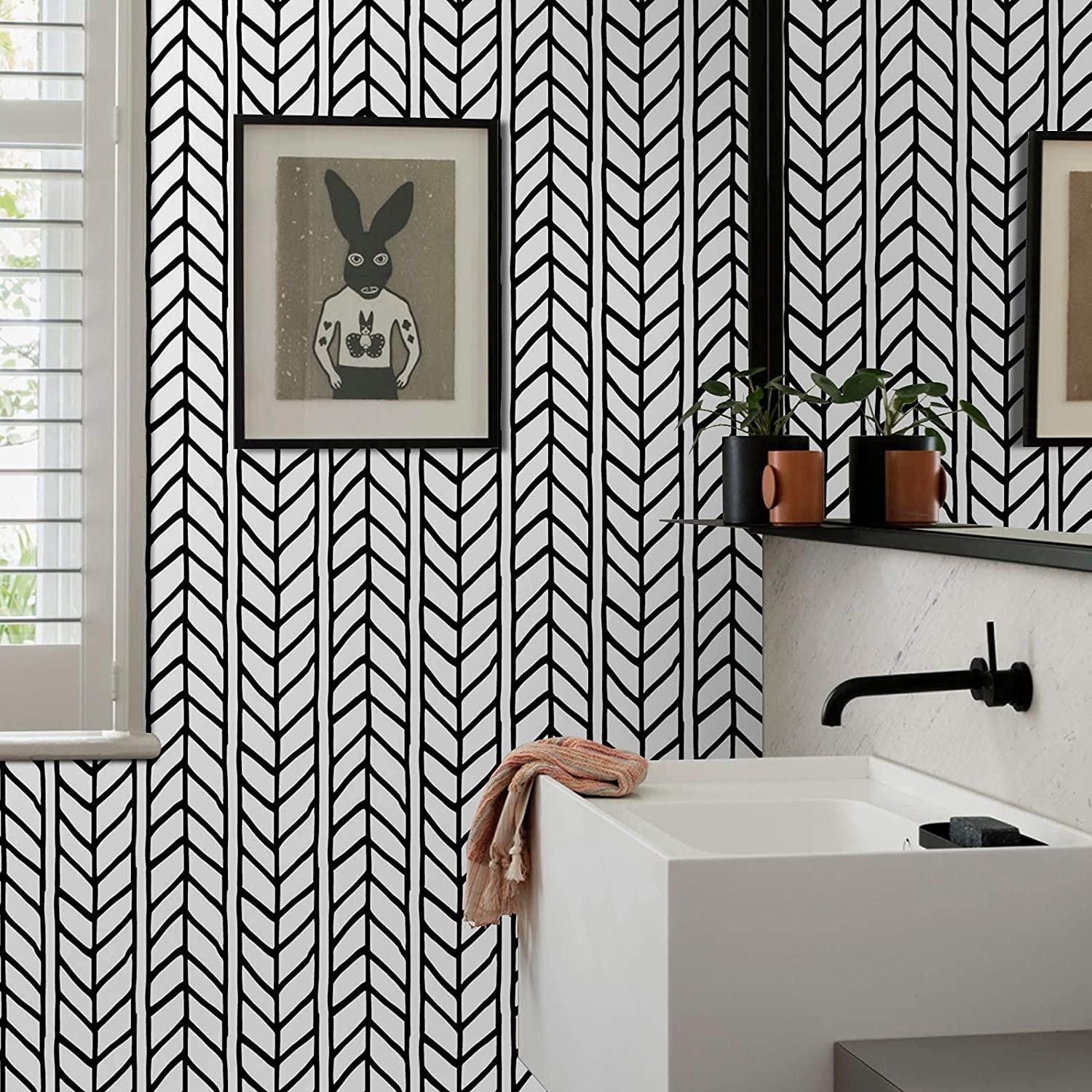 Consider bold wallpaper to create a statement in ​your modern ⁣bathroom