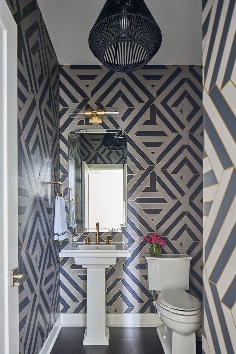 Utilize bold patterns‌ on wallpaper to‌ energize your boho bathroom vibe