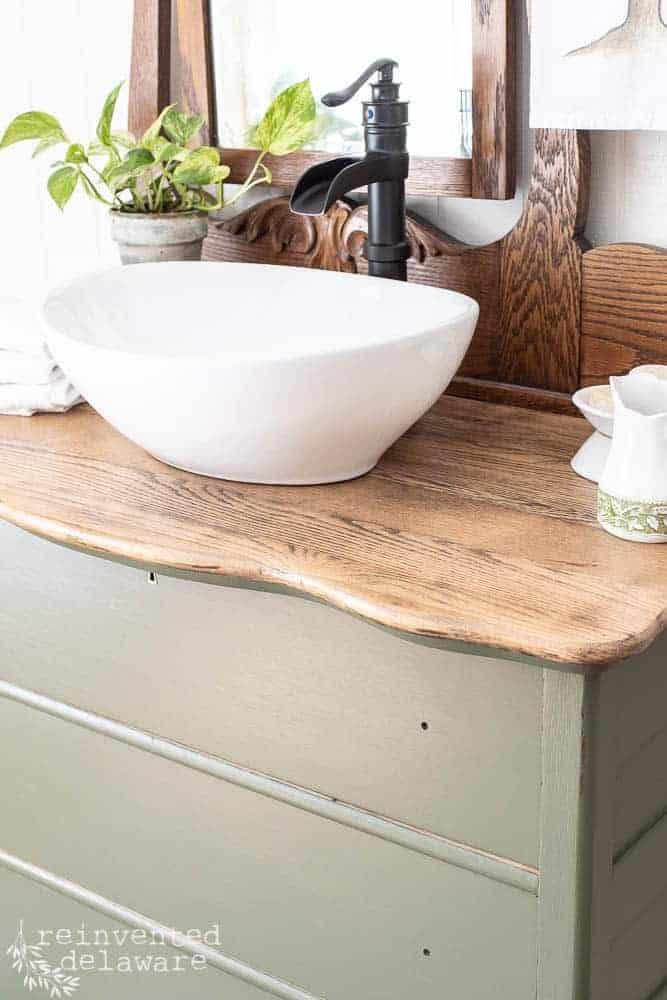 Upcycle furniture, transforming it into⁤ storage in your ⁤eclectic bathroom