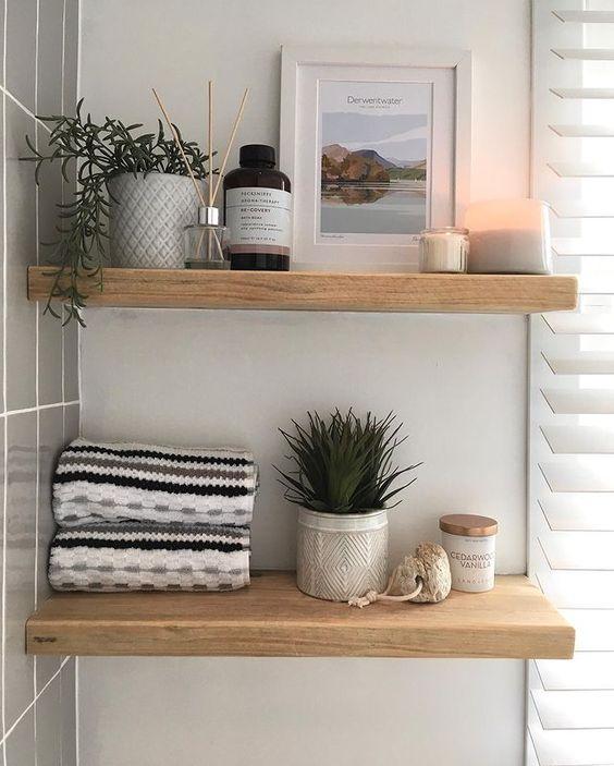 Well-placed shelving showcases beauty products⁤ in your modern bathroom