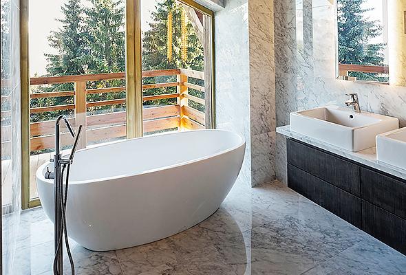 Elegant freestanding tubs enhance your modern bathroom’s luxurious ambiance