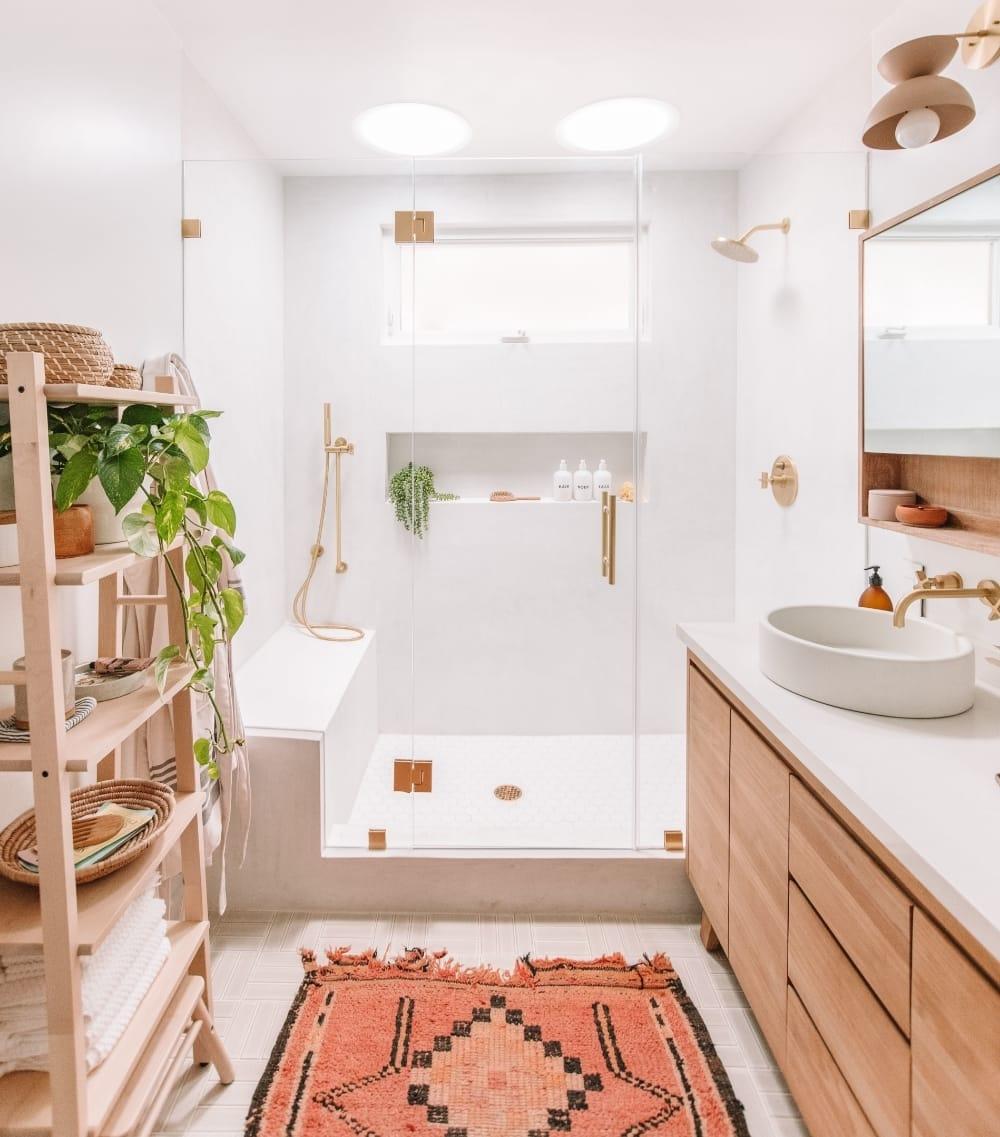 Combine natural stone with ‍wood for stunning contrast in the ‍wooden bathroom