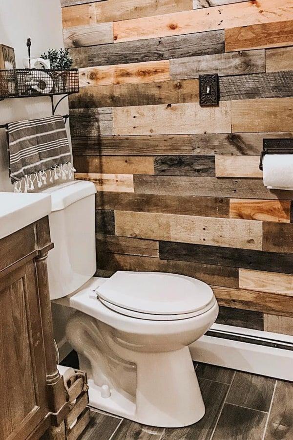 Design a ‍wooden bathroom feature wall for striking visual appeal