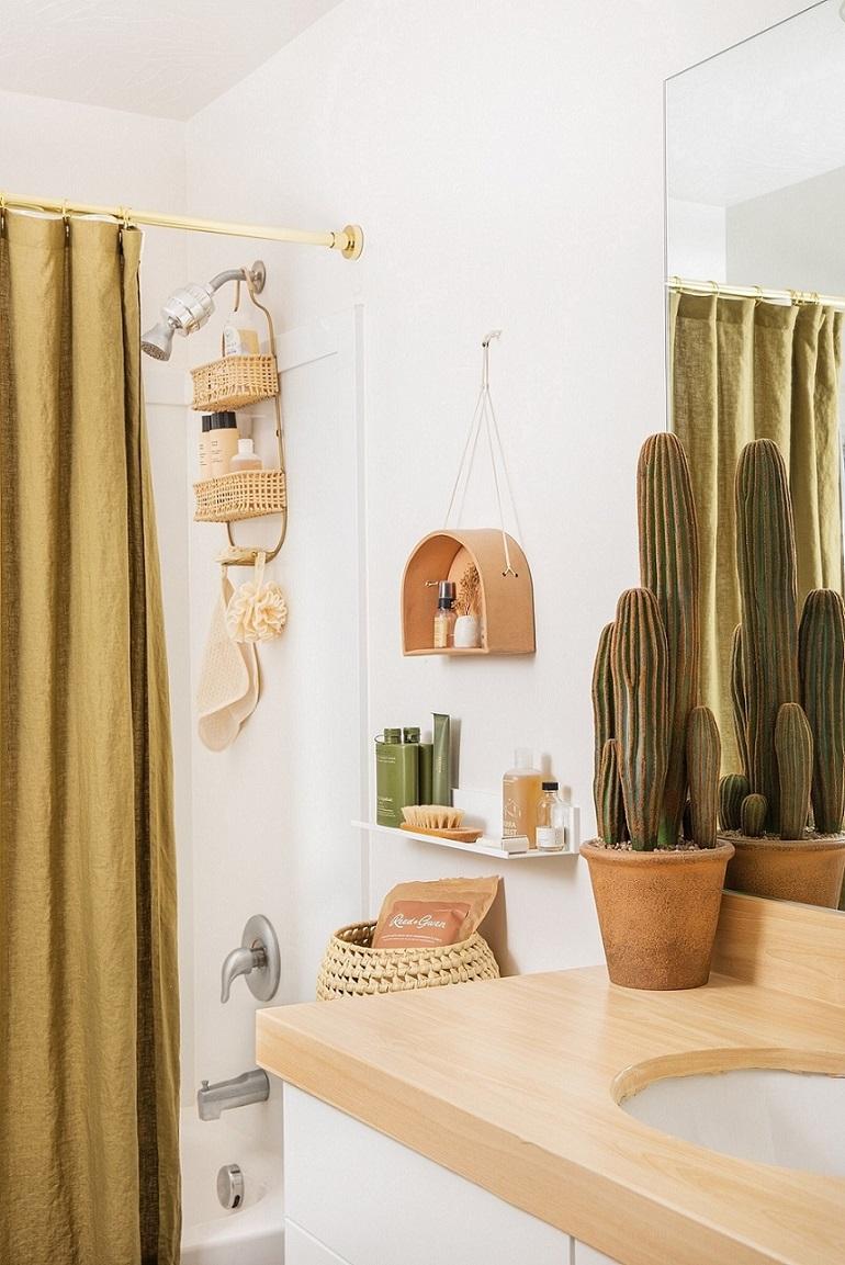 Chunky knit accents⁢ add warmth and texture‌ to your boho bathroom⁣ decor