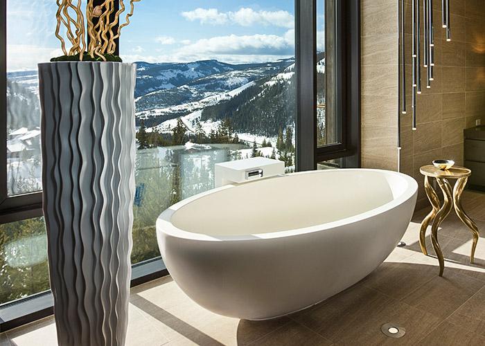 Upgrade to ⁤a freestanding tub for luxury in a modern bathroom