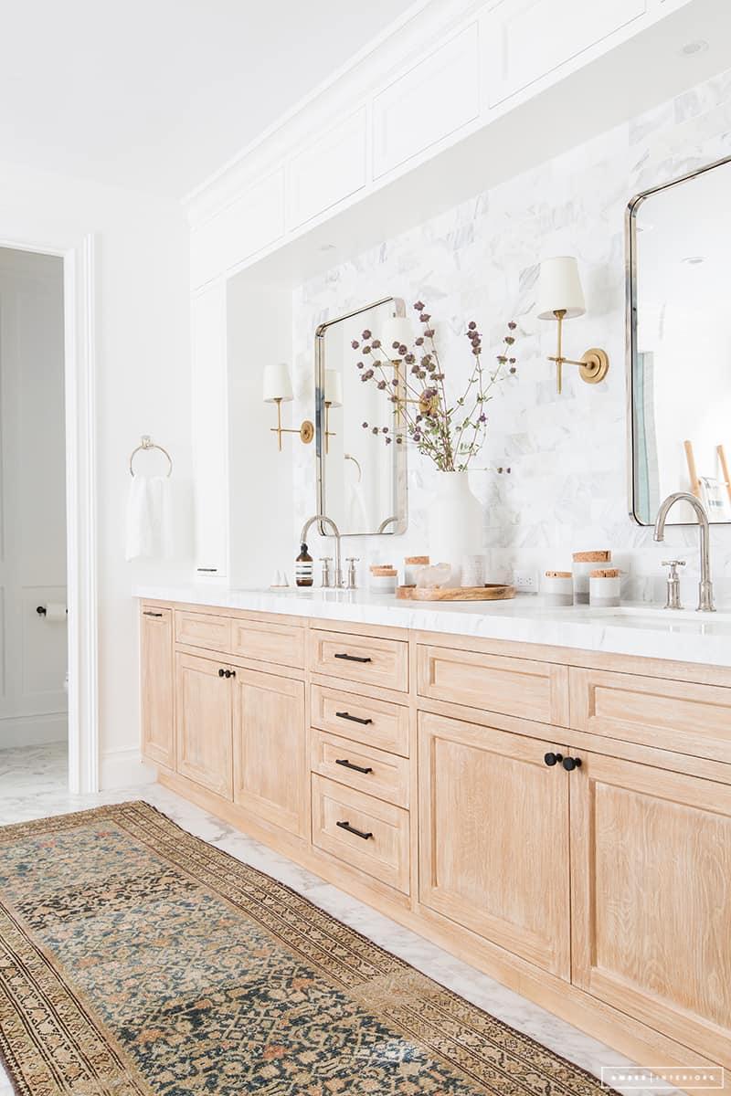 Blend vintage elements with contemporary​ designs in your modern bathroom