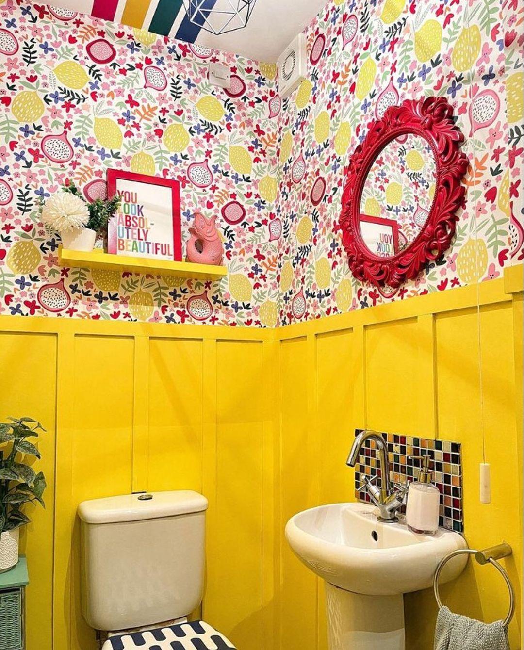 Whimsical bathroom: Fun ⁤colors and quirky ​decor for a playful touch