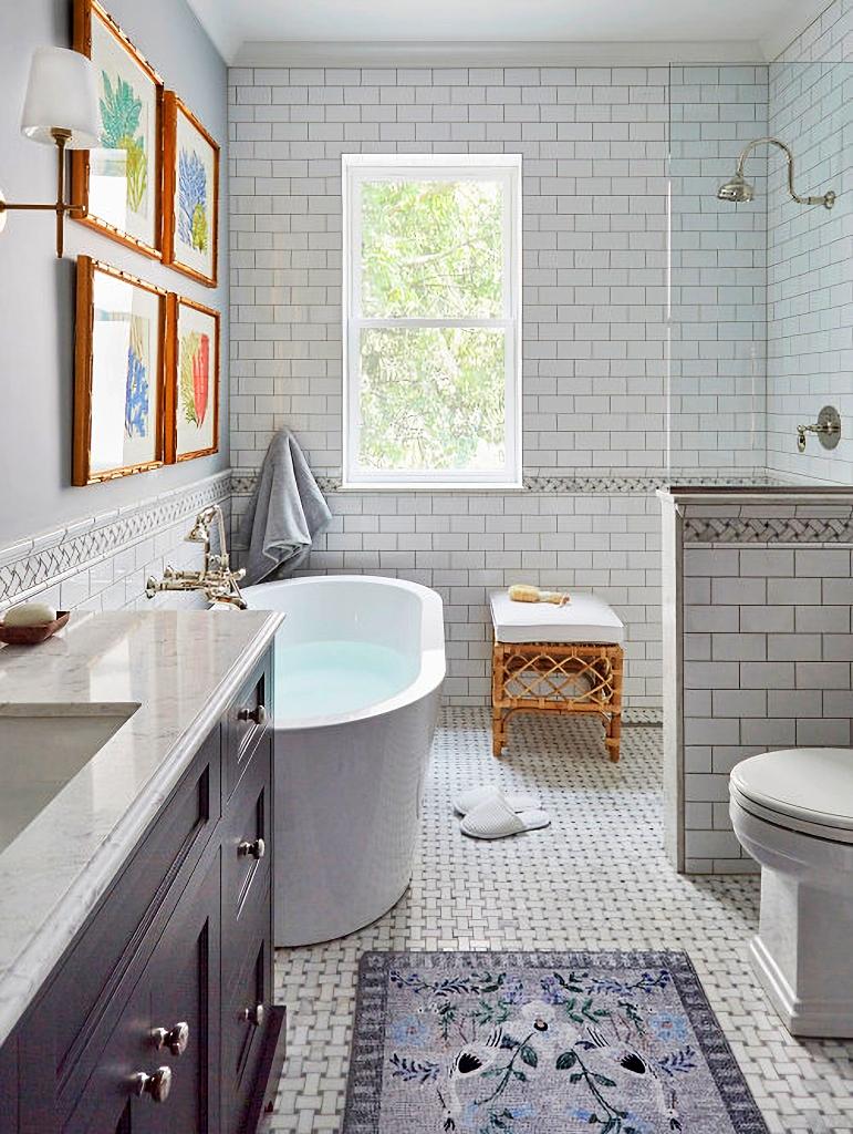 Add a vintage bathtub to become the⁢ centerpiece of ‍your eclectic ​bathroom