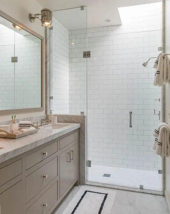 Use a⁤ statement shower curtain to jazz up your taupe bathroom