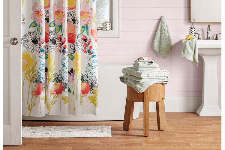 Use colorful towels as easy accents to​ enliven‍ your boho bathroom