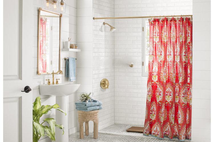 Bohemian​ Escape: Layer colors⁤ and patterns ‍for a vibrant bathroom atmosphere