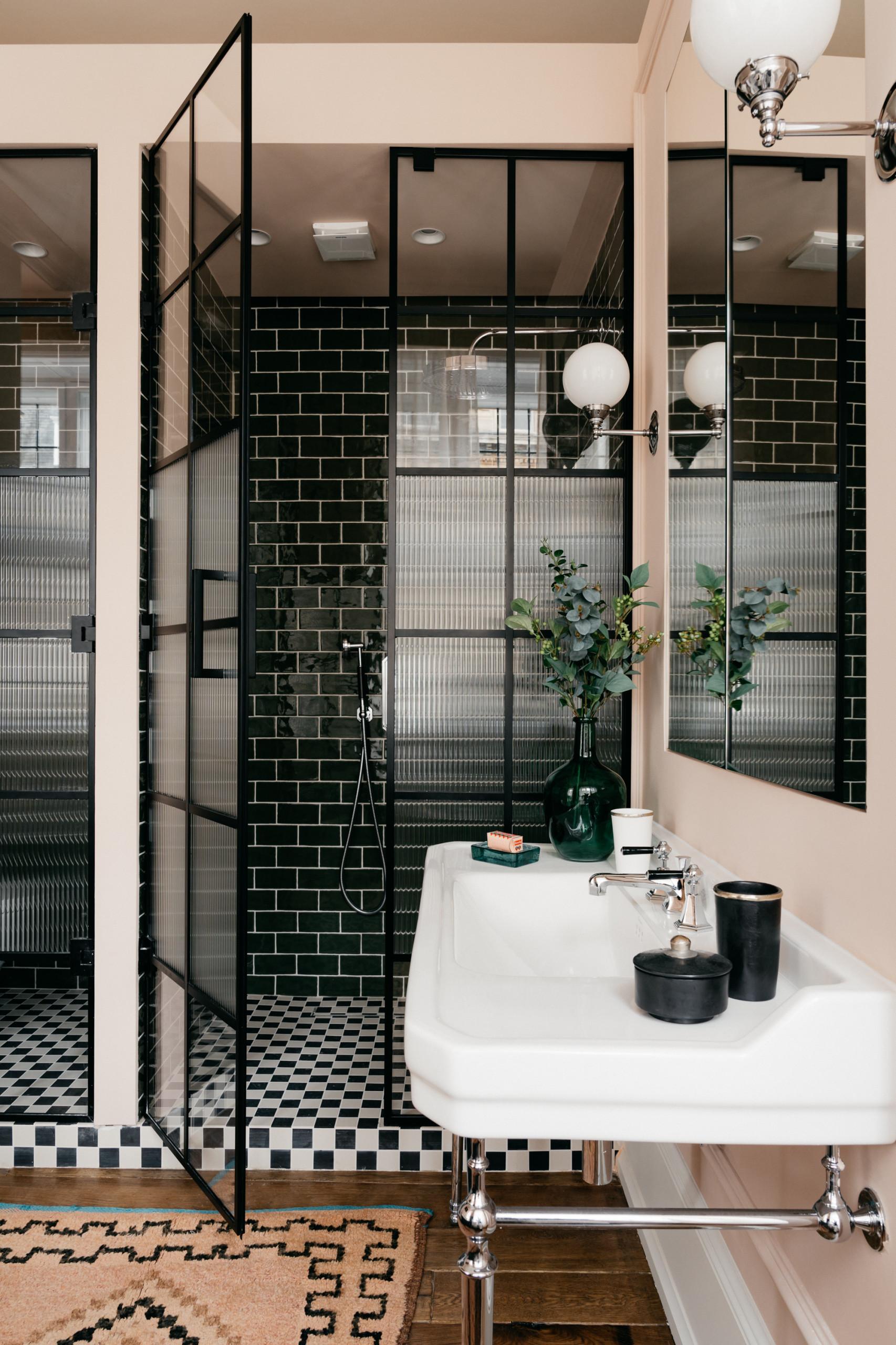 Incorporate mismatched tiles for a playful look ‌in your eclectic bathroom