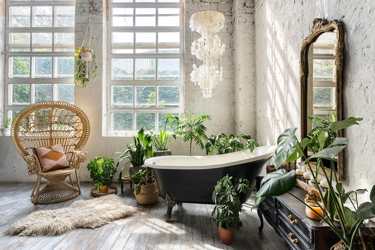 Bohemian bathroom ‌incorporating vibrant⁢ colors and ‍eclectic decor