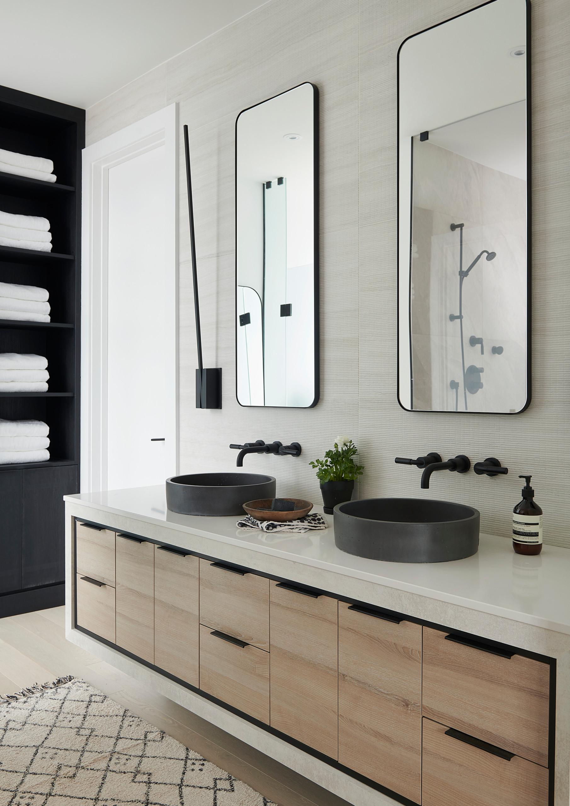 Mix vintage and modern fixtures for a unique‍ focal point in⁣ your eclectic bathroom