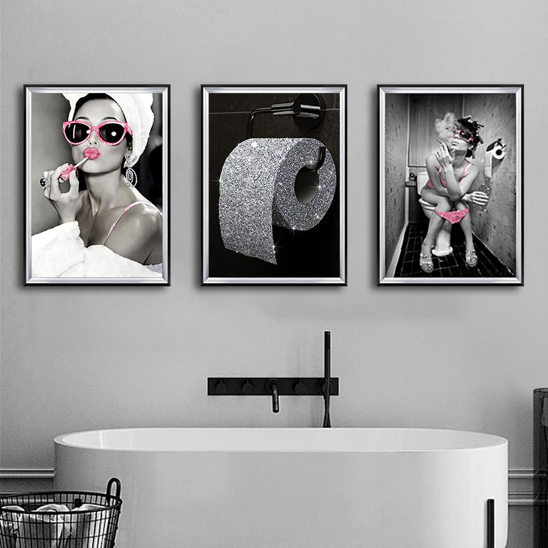 Incorporate unexpected elements like sculptures for surprise in your eclectic⁢ bathroom