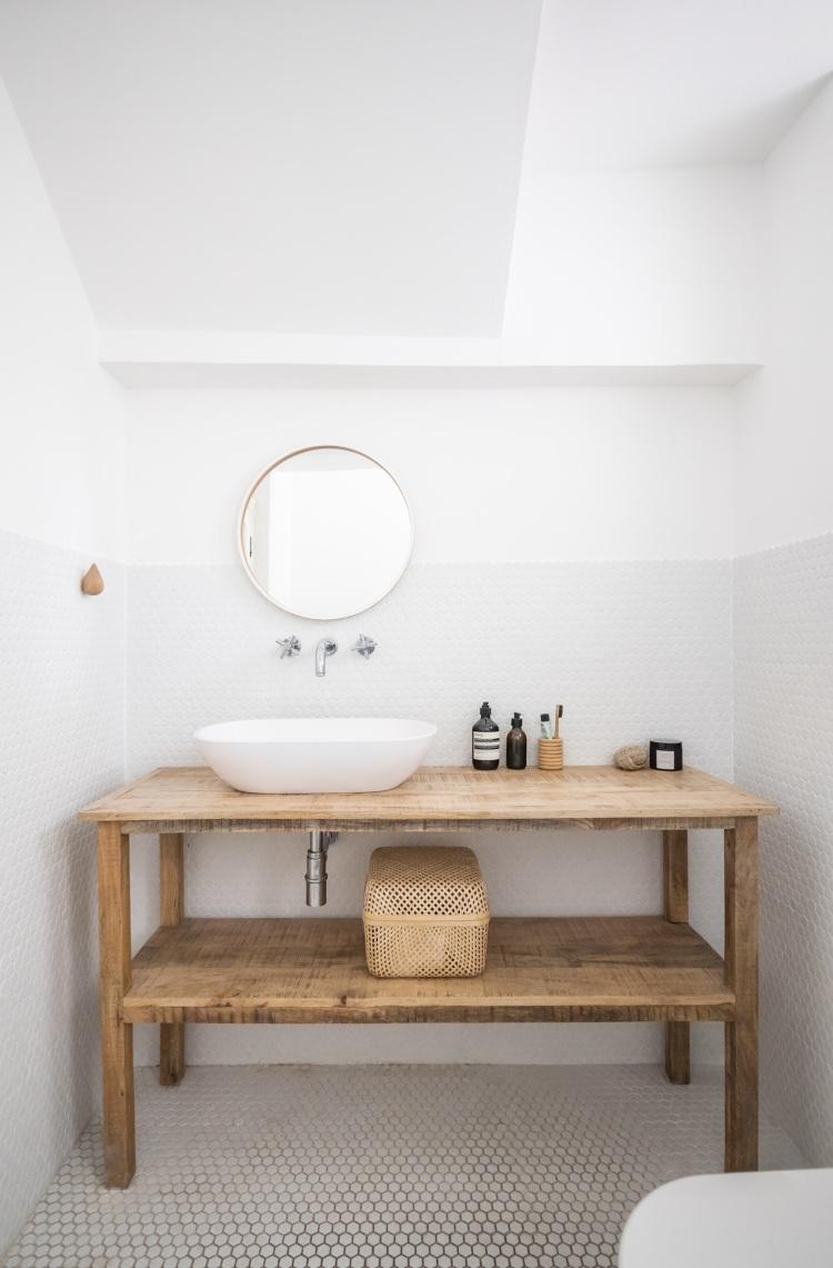 Use wood accents ‍like towel racks to enhance ​the wooden bathroom ‌aesthetic