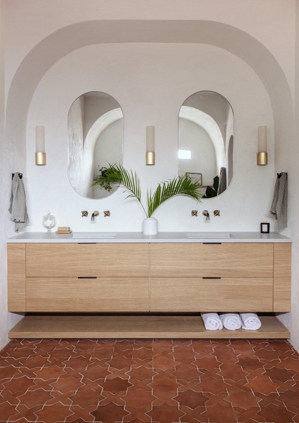 Mediterranean Flair: ⁢Bring ⁢warmth and‍ color into⁣ your bathroom space