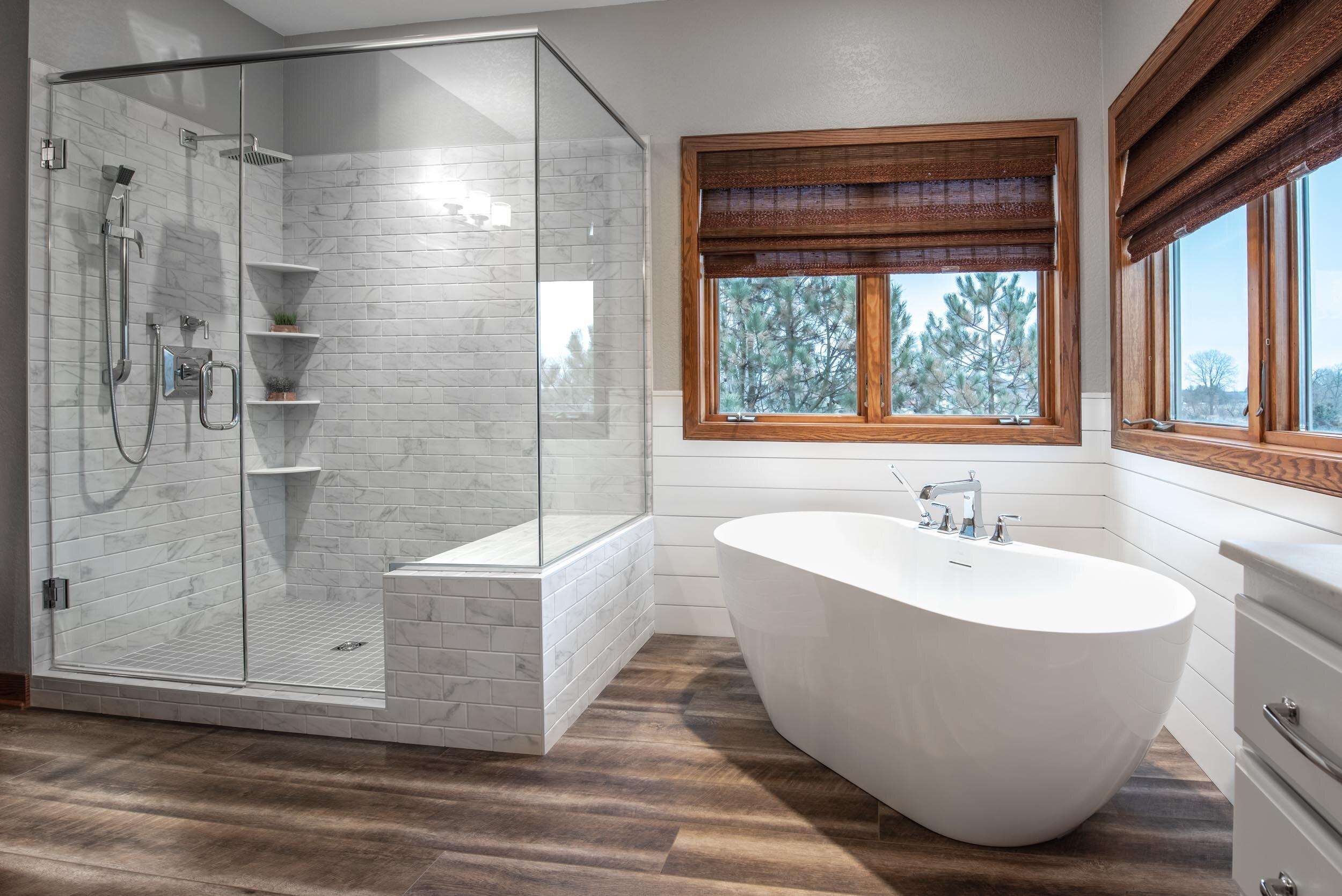 Natural wood grain patterns add ⁤intrigue to your wooden bathroom design