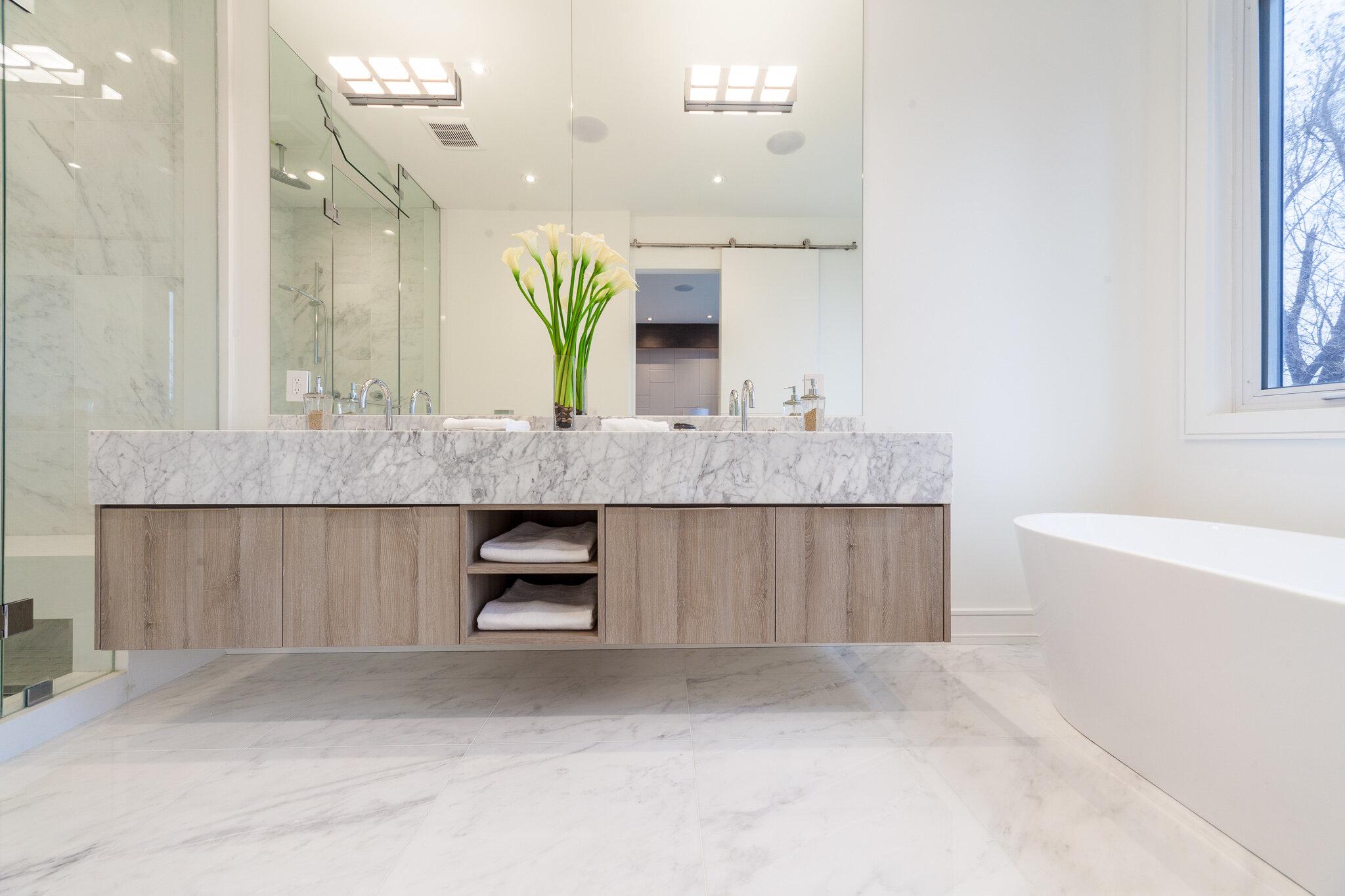 Sleek Floating ⁣Vanity: Elevate ‌your modern ‍bathroom with a stylish, ⁣space-saving design