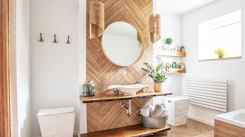 Design a unique wooden vanity for ⁤a statement piece ​in⁤ your wooden bathroom