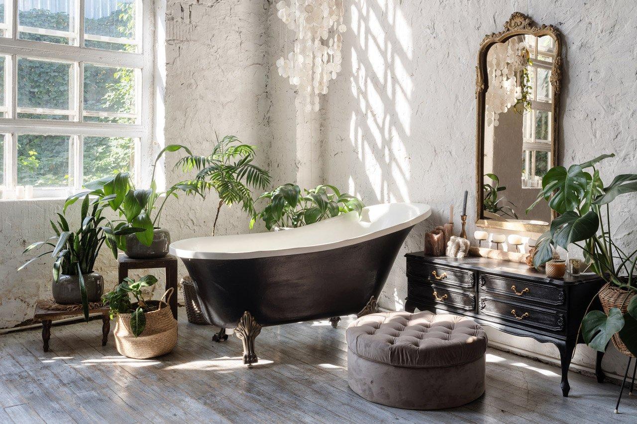 Vintage-inspired mirrors ⁢create a focal point in your boho bathroom