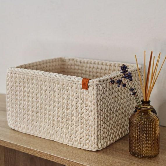 Utilize wooden ‍baskets for stylish‌ organization in your wooden bathroom retreat