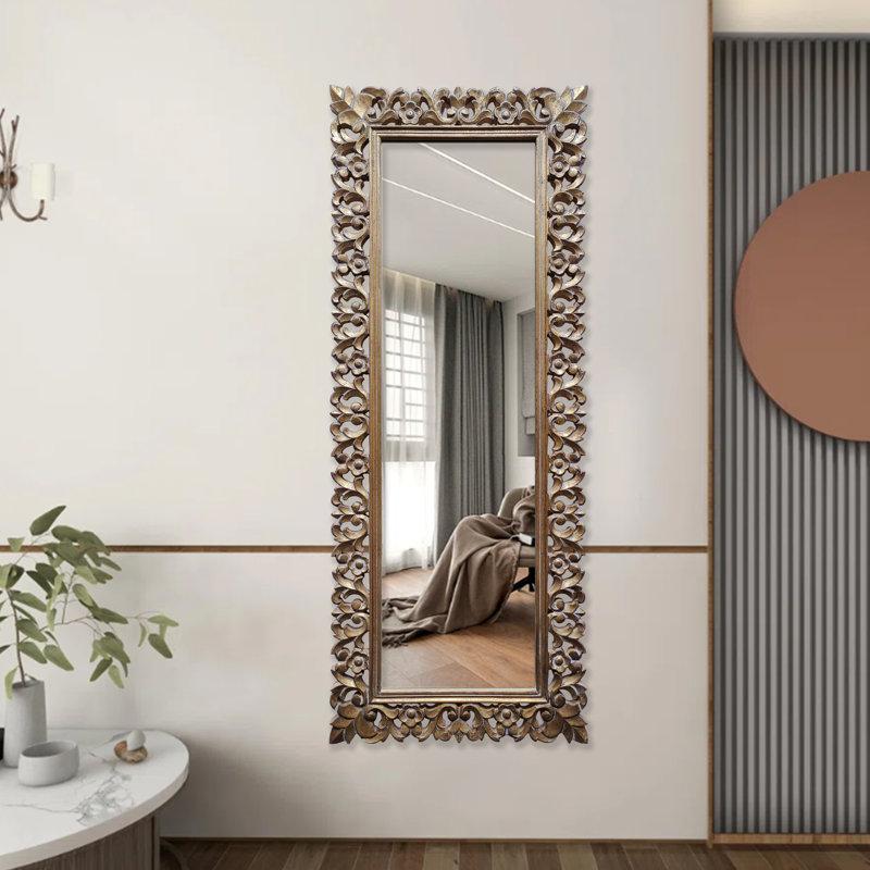 Combine large mirrors​ to enhance‌ spaciousness in ⁢your wooden‌ bathroom