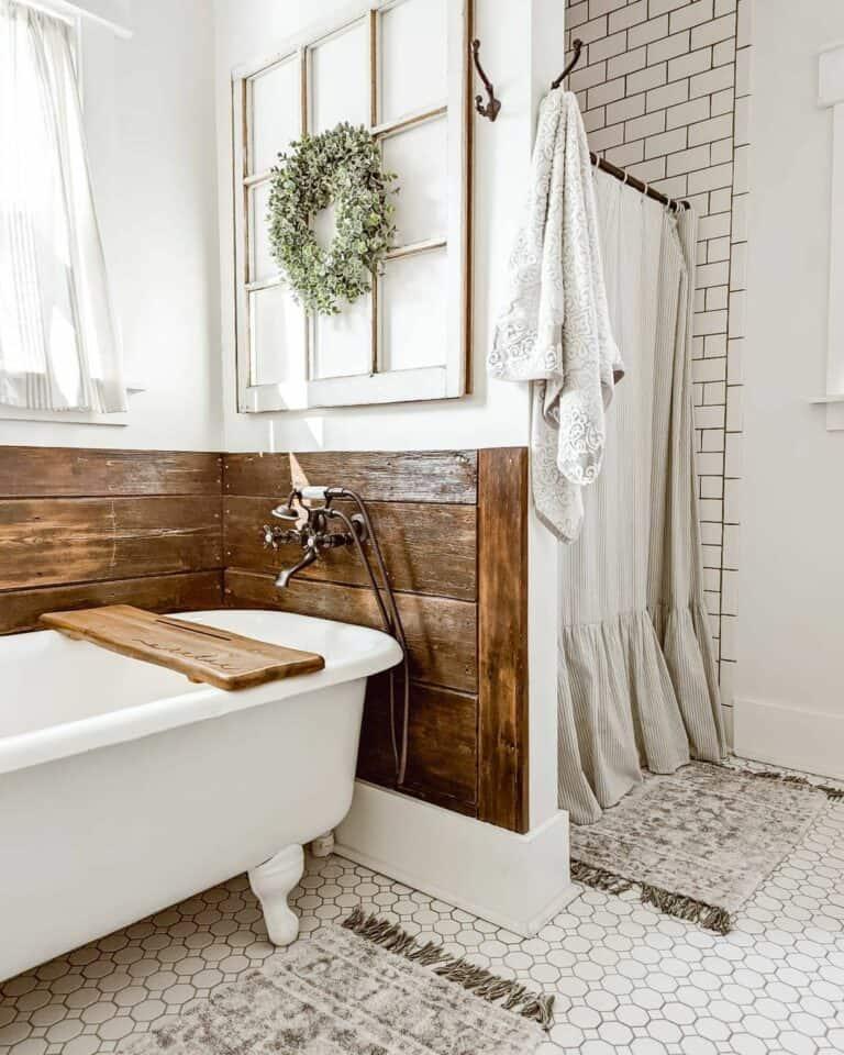 Select⁣ wooden bathroom decor that complements your style