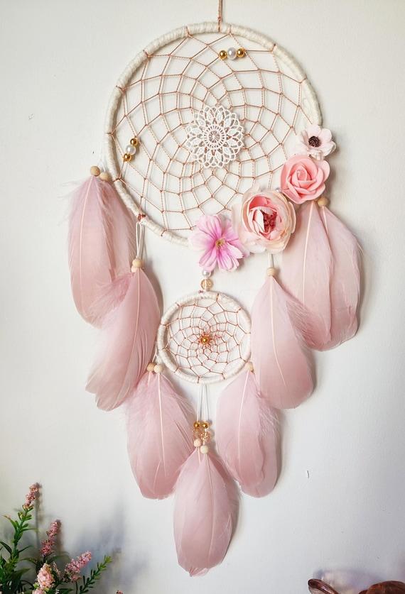 Hang ‍dreamcatchers or wall hangings for‍ a whimsical vibe in your boho bathroom