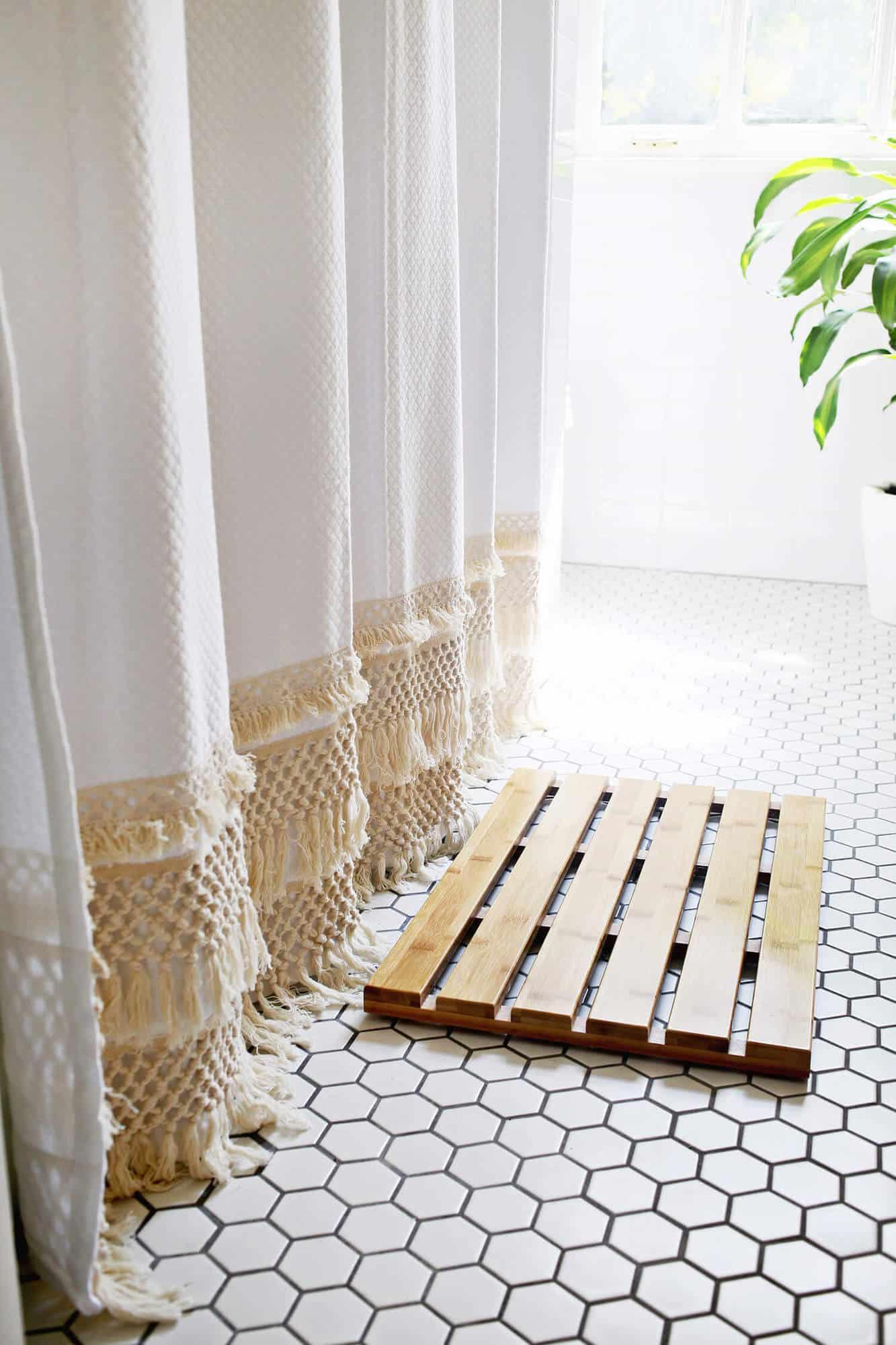 Soft, billowy⁣ curtains can enhance natural light⁤ in⁤ your⁤ boho bathroom