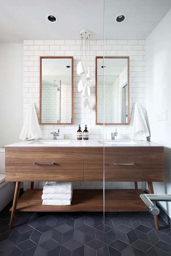 Mix ⁤vintage ⁣and modern fixtures for ⁤an eclectic bathroom that tells a story