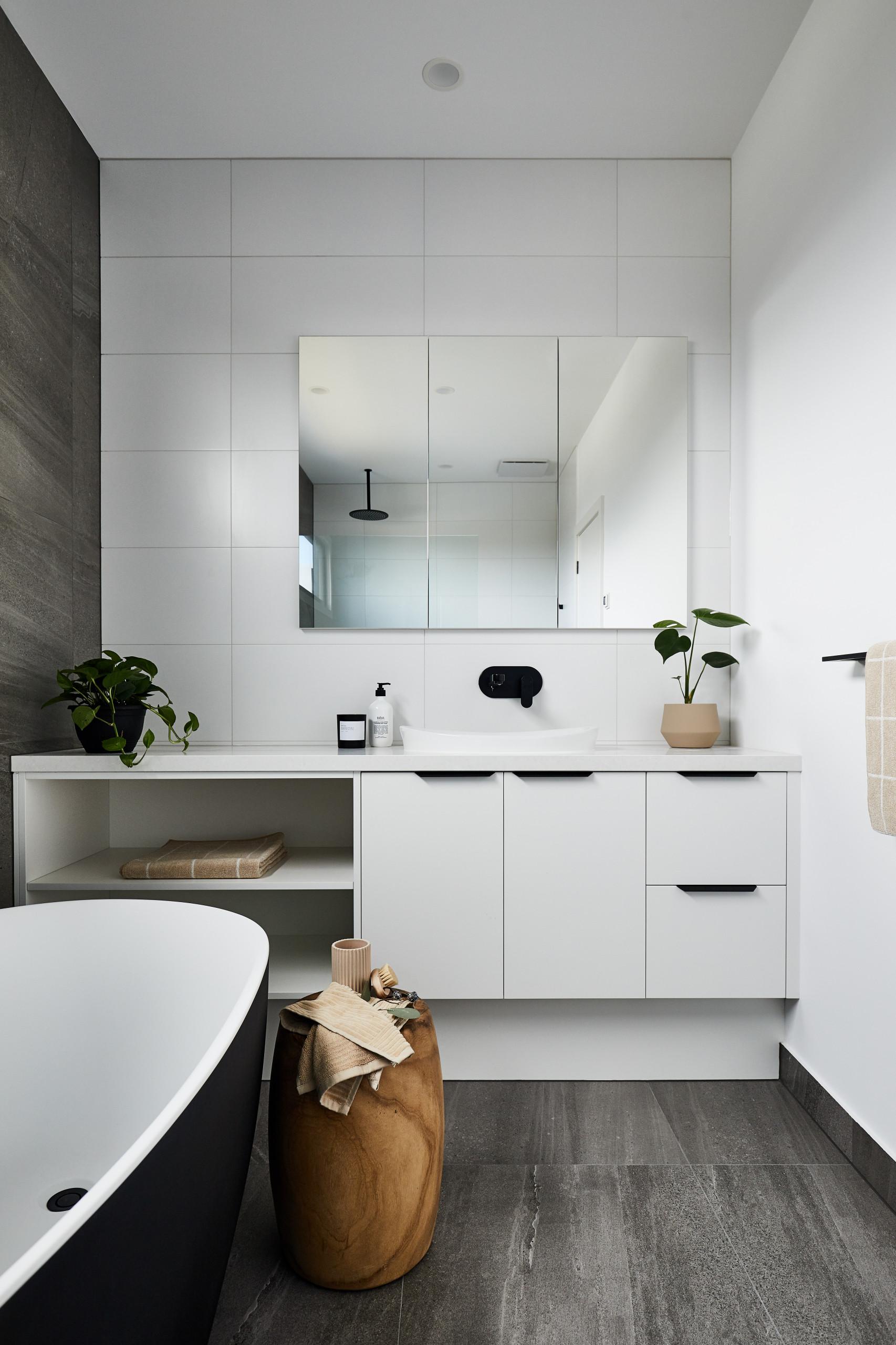 Pair wooden‌ elements with white fixtures for striking contrast in your wooden bathroom