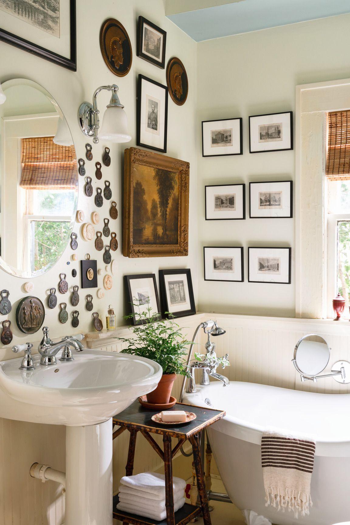 Vintage cottage bathroom: Infuse charm with soft⁢ pastels and floral prints