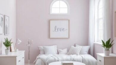 Charming Light Grey and Lavender Girls’ Teen Room: A Soothing Retreat
