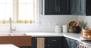 17 Cozy Farmhouse Kitchen Color Schemes for Timeless Charm