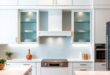 25 Stunning Ideas for Luxury Kitchens Featuring Elegant Glass-Front Cabinets