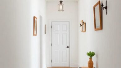 23 Charming Ways to Create a Vintage-Inspired Hallway with Classic Lighting